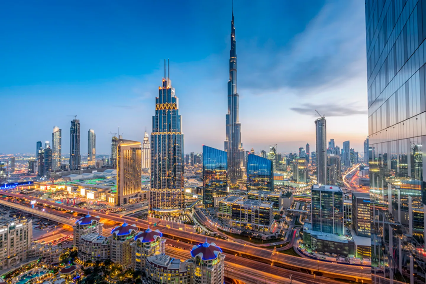 تجارة الإمارات غير النفطية تحقق رقما قياسيا في 2023