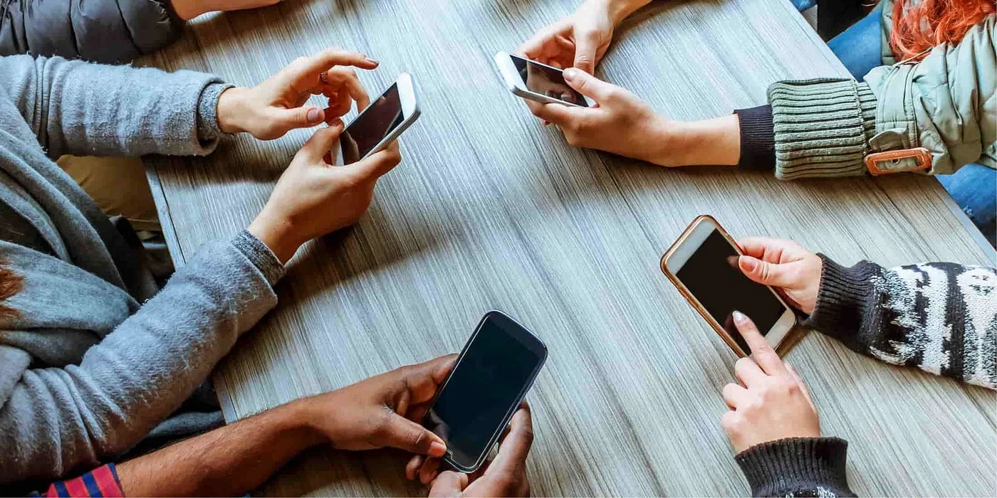 كيف هيمنت مواقع التواصل الاجتماعي على عقولنا؟