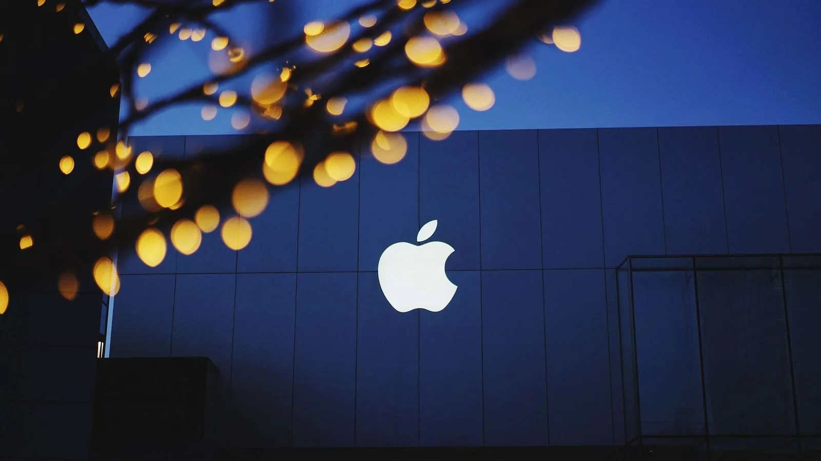 شركة Apple الأكبر في العالم بقيمة سوقية تبلغ 3 تريليونات دولار