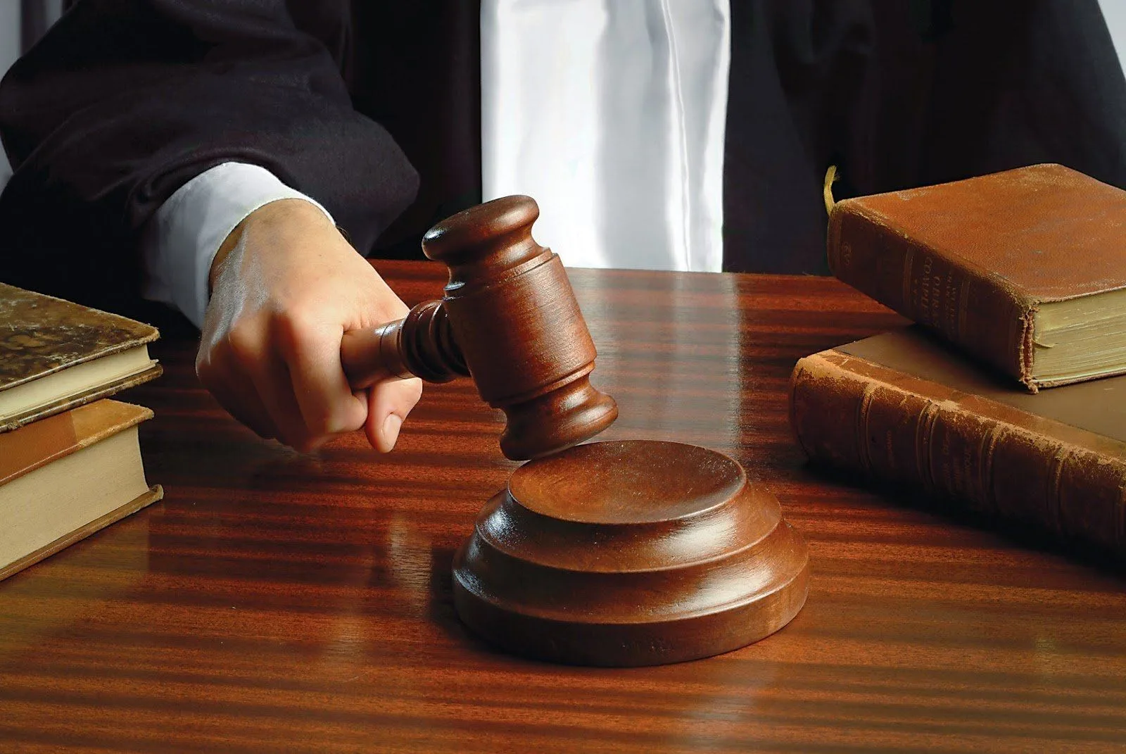 محتال يستولي على 700 ألف درهم إماراتي من «فاعلة خير»