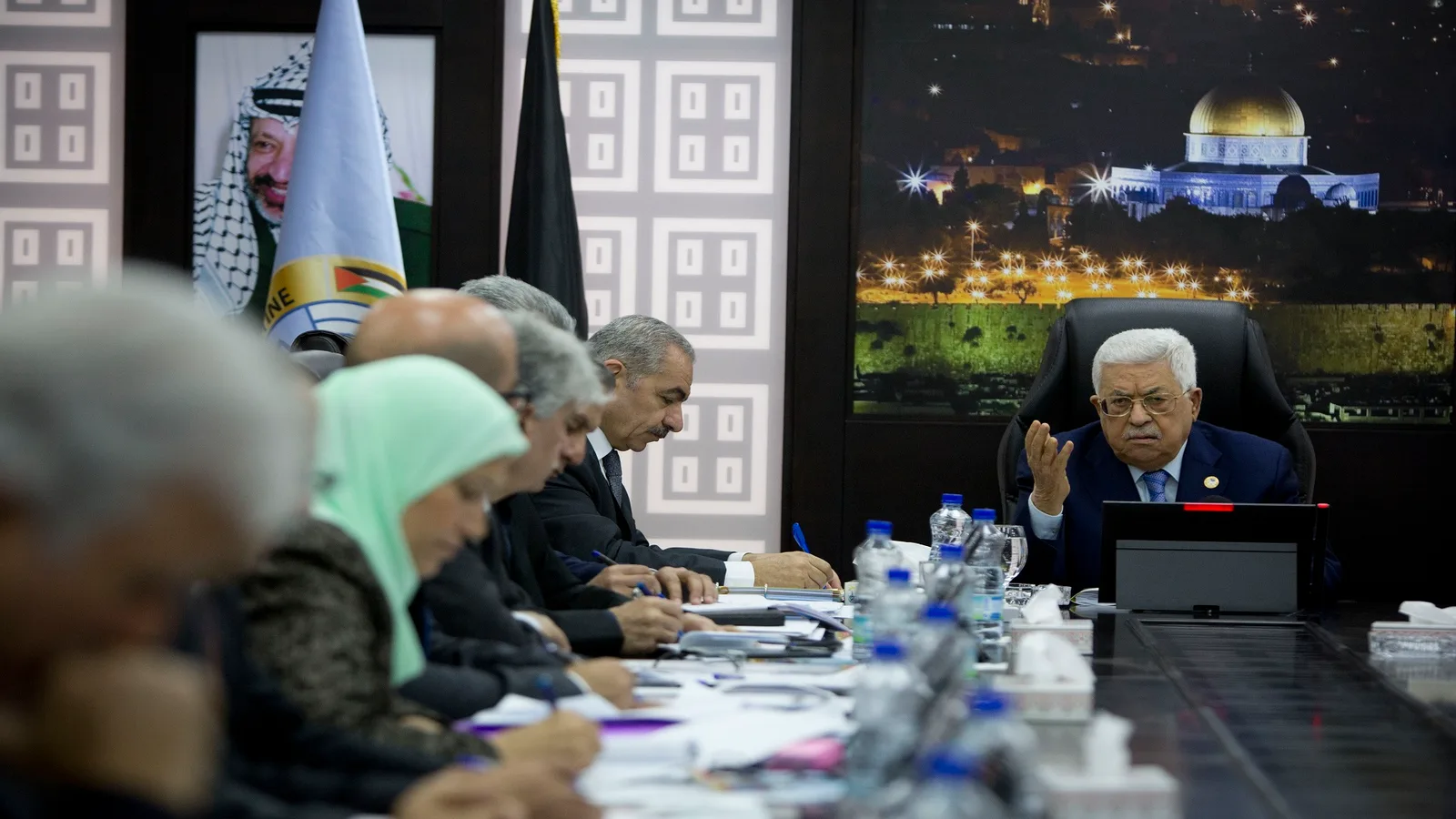 80 % من ميزانية السلطة الفلسطينية "أجور"