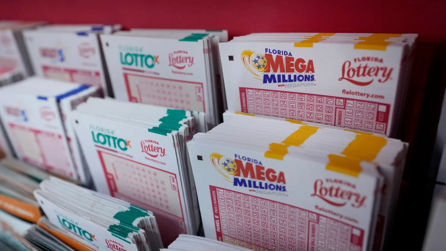 تضخمت جائزة Powerball الكبرى إلى ما يقدر بنحو 800 مليون دولار