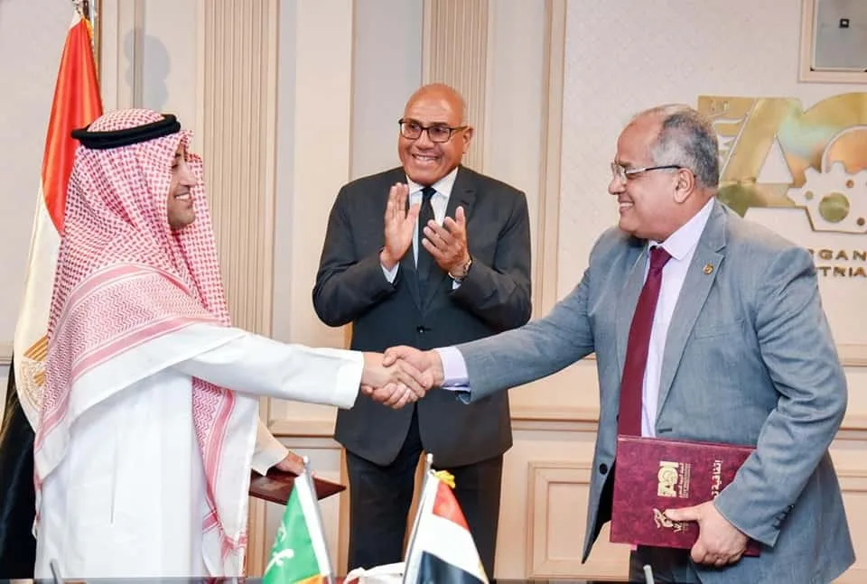 شركة وجا السعودية توقع اتفاقية لإنتاج وتصنيع السيارات الكهربائية بمصر