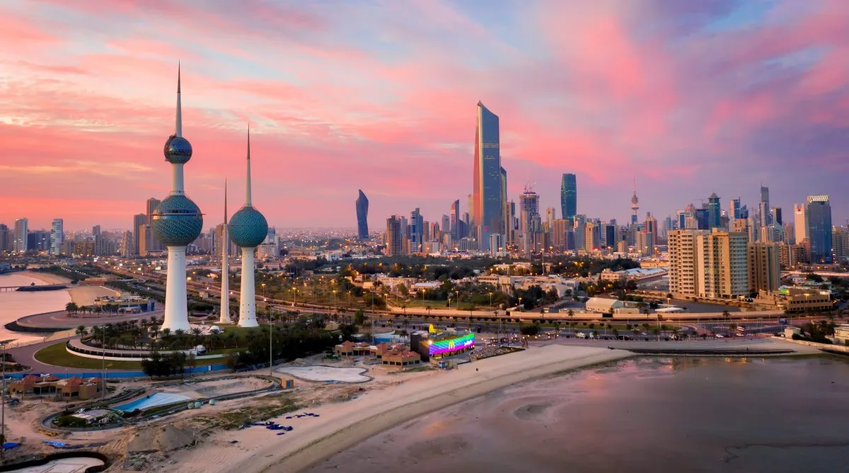 ما هي أكبر 10 جنسيات عمالة في الكويت؟