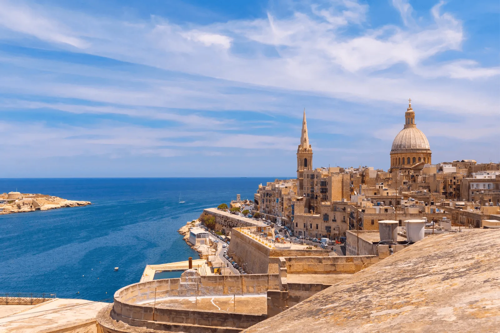 ما هي الدوله الأوروبية التي اغلب سكانها يتحدثون اللغه العربيه؟