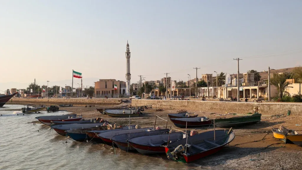 لماذا تكتسب جزيرة قشم الإيرانية أهمية استراتيجية في خضم الحرب؟