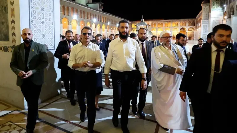انفجارات قرب مقر إقامة ماكرون في دمشق قبيل محادثاته مع الشرع