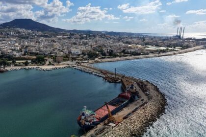 السعودية ترسل أولى شحنات منحة دعم الطاقة إلى سوريا