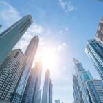 الإمارات وسوق العقارات 2026: فرص استثمارية ذهبية في دبي وأبوظبي